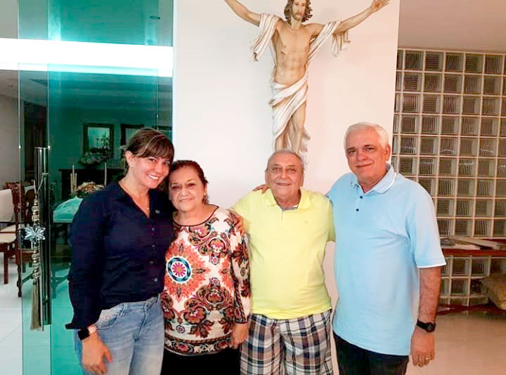 Empresária Ivanária Sampaio visita amigos em Esperantina